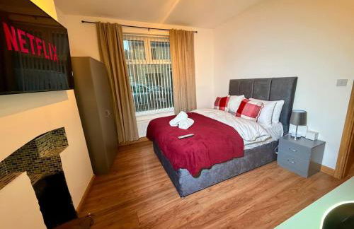 Comfortable 4BR House Ideal for Families & Workers - Foto 1