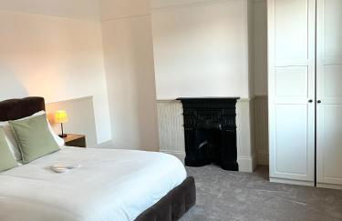 Modern Spacious 4 Bedroom Home in Greater Ldn With Garden & Parking - Photo 19