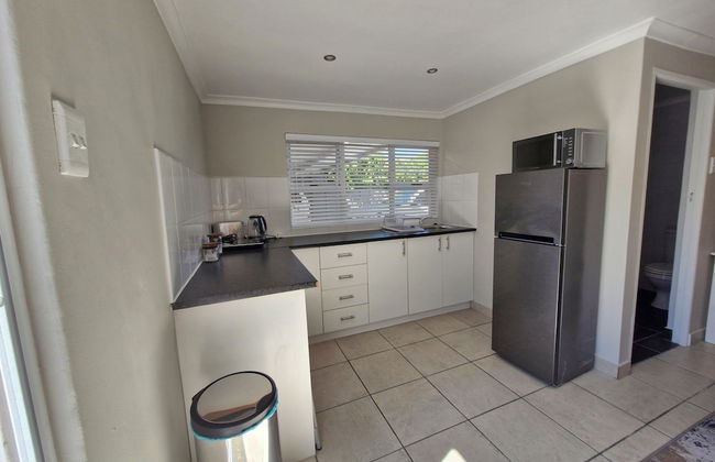 Ivy Place Studio Apartment - Photo 10