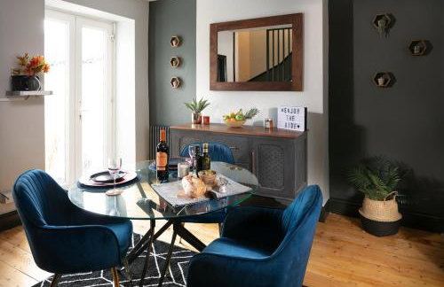 Sutton House by Pureserviced - Photo 3