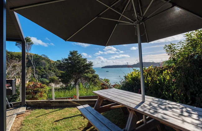 Wharetana Bay Villa with beach walkway - Foto 18