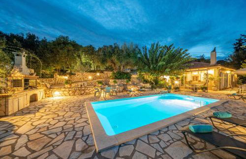 Villa Regina -Hidden Eden with Treehouse & Heated Pool - Foto 49