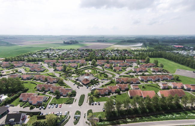 Restyled Bungalow With 2 Bathrooms, Near the Beach - Foto 1