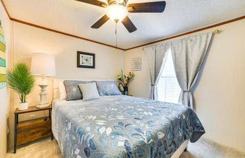 Walk to Houghton Lake! Family Retreat with Patio - Foto 16