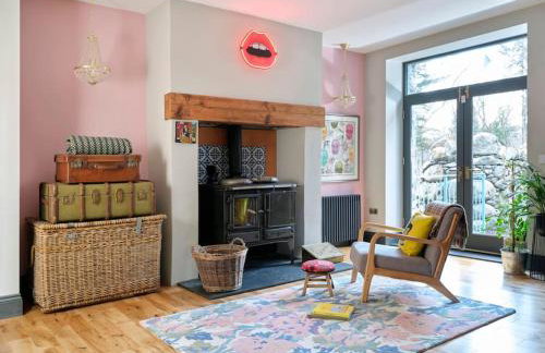 Ty Pandy Eclectic Luxury Family cottage Sleeps 8 adults and 2 children - Photo 60