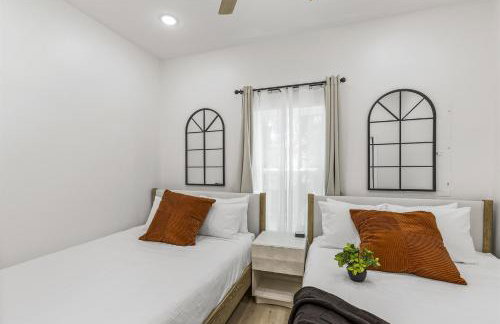 4BR Sleeps 12 Walk to Beach Pool Yard Dogs New 2023 Build - Foto 40