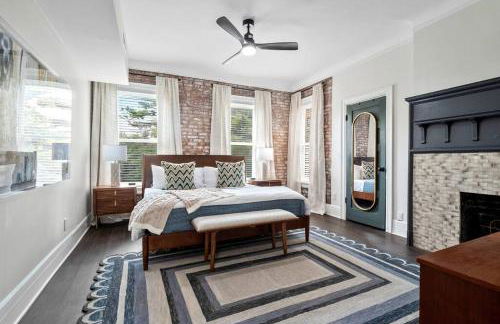 Luxury Living: Grand 7BR/5BA near Everything - Photo 38