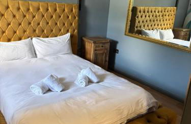 Luxurious, Unique & Elegant Cottage with Hot Tub - Foto 36