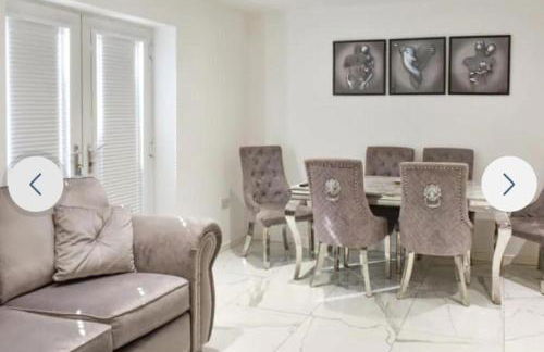 The hawthorns large detached 3 bedroom family home - Photo 6