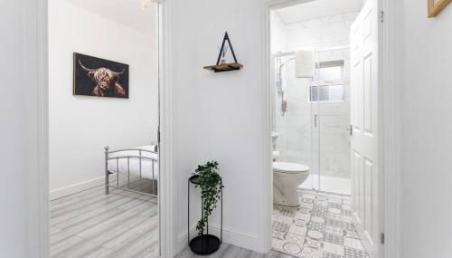 Flatzy - Modern 3 Bedroom Home in City Centre - Foto 2