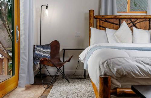 Brightwood Riverfront Getaway - Photo 12