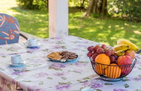 2 Bedroom Nice Apartment In Lovrecica - Foto 12