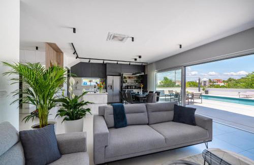 Villa Kurnatari - Photo 10