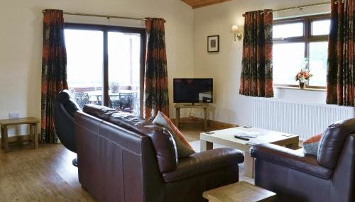 Willow Lodge - Photo 2