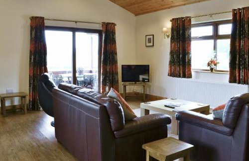 Willow Lodge - Photo 2