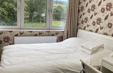 Luxury 3 Bedroom Flat with Garden - Photo 2