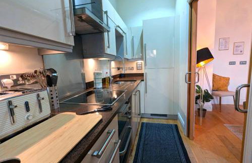 Luxury 2 Bed Apt, Sleeps 4, Secure PRKG-1 Car, Ascot Racecourse 5min walk, Legoland & Lapland 8mins, Windsor 15mins - Foto 18