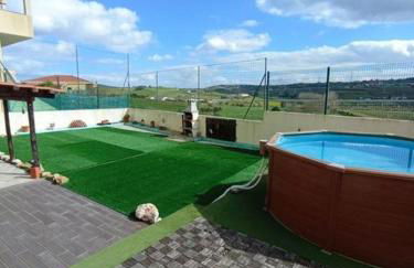 Alojamento - Apartamento ou quarto - Estacionamento à porta - Foto 2