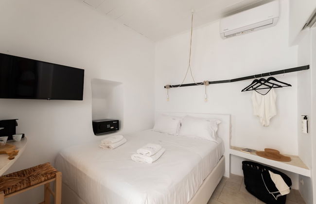 aniko suites White Alley - Photo 8