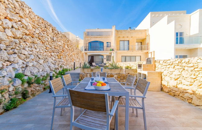 Ta'Siku Gozitan villa + Pool & hot tub - Photo 28