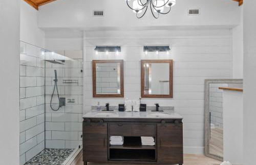 Spacious Foley Retreat Sleeps 12 Game Room Theater - Photo 18