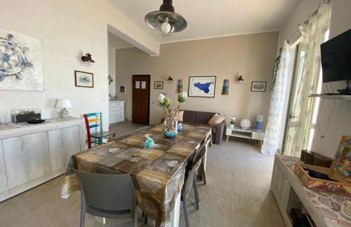 Villa GLORIA intero alloggio sulla spiaggia 8 posti letto 15 minuti da Palermo e 35 da Cefalu - Foto 3