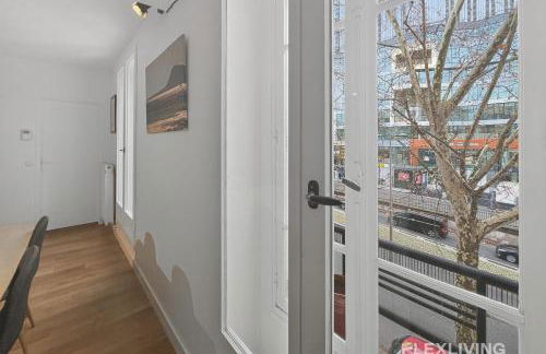 Spacious one-bedroom apartment just 1 minute walk from Montparnasse train - Foto 13