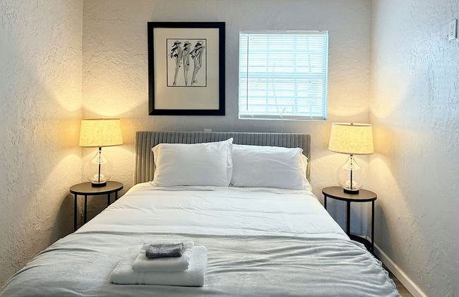 Budget Friendly Studio With Wifi Smart TV 32C - Photo 11