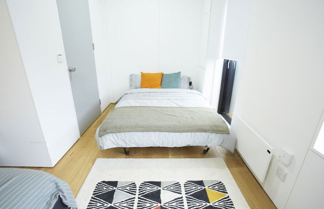 Stylish modern home in Manchester city centre with parking - Photo 21