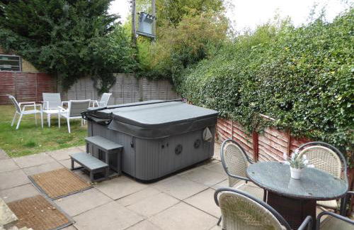 Romeo Cottage - Sleeps 4 - Open Plan Barn - Private Hot Tub & Garden - Foto 52