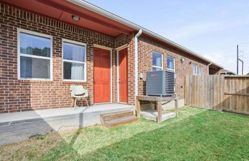 O26A Single Story 2BR Townhome King Beds Pet Friendly Houston - Foto 26