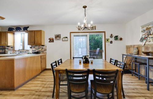 Serenity and Fun all in one in this Cozy Pocono Cabin - Foto 16