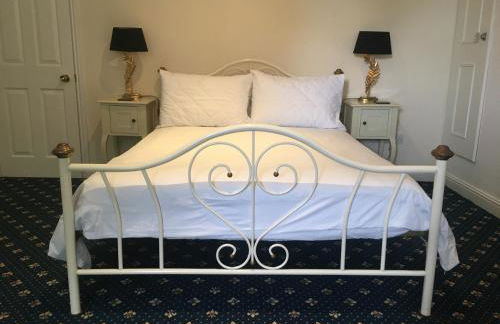 Stay at The Villa set in the grounds of a beautiful Manor House - Photo 9