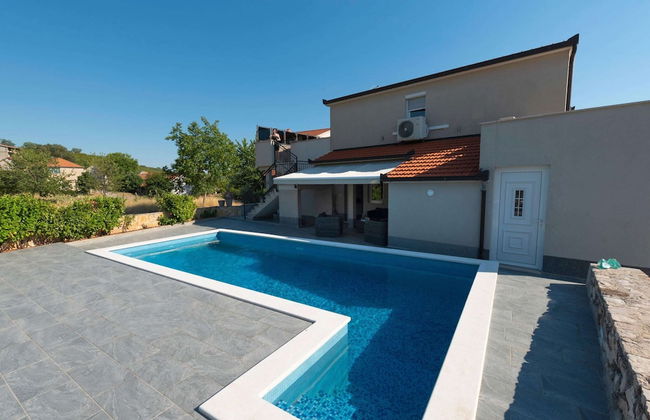 Villa in Ugljane With Private Pool - Foto 38