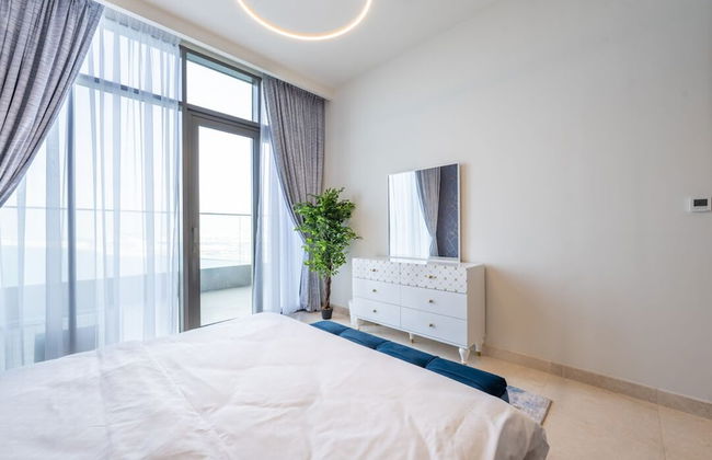 Dramatic Sea View 1 BHK ANWABYFour Apple - Photo 3