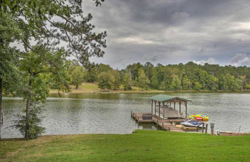 Waterfront Greenwood Getaway with Deck and Grill! - Foto 1