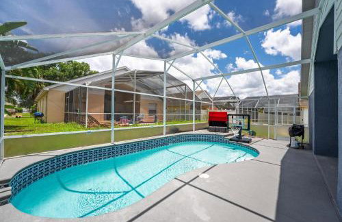 Entire Disney Retreat Home minutes from Disney, Shopping, and Restaurants 4br,2ba,7beds sleeps 10 - Foto 2