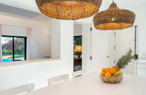 Luxury Private Family Villa with Pool AC & Parking - Foto 16