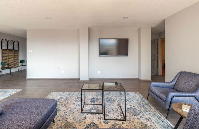 Penthouse Near Masaryk , Sleeps 16 , Pet Friendly - Foto 16