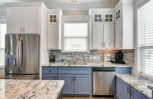 Walk to Ocean! Group Beach House in Galveston - Photo 10