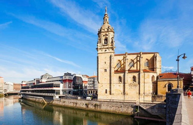 Tour combinato di architettura e storia di Bilbao in autobus e a piedi - Foto 1