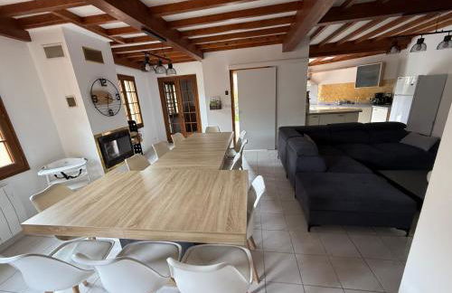 Gite boutx avec Jacuzzi 12 personnes 5 LITS DOUBLES ET 1 CANAPE LIT - Foto 7