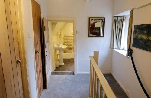 Bibury Riverside Cottage Grade II listed 6ppl - Foto 16