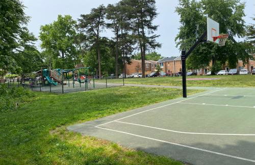 Charming 3bd Alexandria House, 11 miles to DC, Nice front view - Foto 41