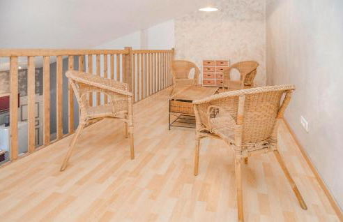 Nice Apartment In Le Sambuc With Wifi - Foto 20