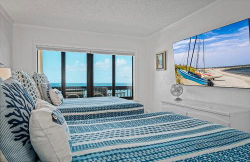 Luxury direct oceanfront corner penthouse with heated pool and garage parking - Foto 14