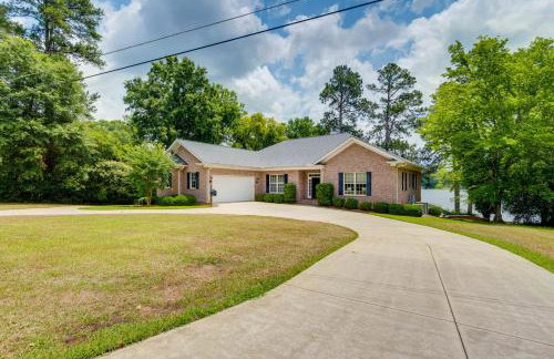 Beautiful Lake Sinclair Retreat with Dock and Deck! - Foto 45