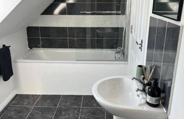 Gatwick 2 Bed Apartments Free Parking - Foto 14