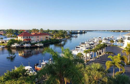 Relaxing Waterfront 2-Story Retreat with Pool Access - Foto 23