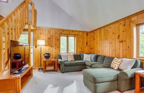 Keuka Lake Cabin with Boat Dock Access and Fire Pit! - Foto 1